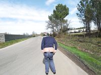 Je montre ma culotte au bord de la route - Photo #10