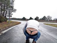 I like to show my panties - Photo #9