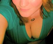 Chubby girlfriend spread her legs for strangers - Photo #16