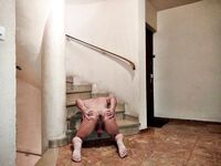 offert comme une pute dans une cage d'escalier - Photo #6