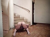 offert comme une pute dans une cage d'escalier - Photo #7
