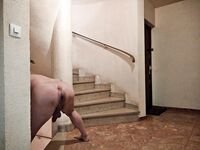 offert comme une pute dans une cage d'escalier - Photo #8