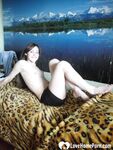 Teen really loves to show her exposed figure - Photo #30