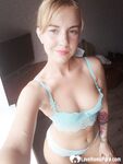 A couple of selfies before the beach - Photo #3