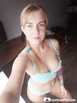 A couple of selfies before the beach - Photo #6