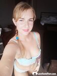 A couple of selfies before the beach - Photo #7
