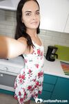 Beauty from the office gets her selfies leaked - Photo #1