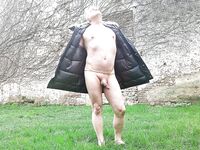 nat092 nu sous le manteau - Photo #12
