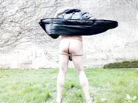 nat092 en string sous le manteau - Photo #8