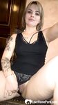 Cute tattooed beauty flashes her amazing tits - Photo #1
