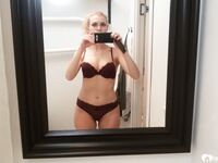 Blonde hottie knows how to take great selfies - Photo #4