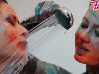 Alt girls Anuskatzz and Stacy Bloom fists pussies during lesbian sex in a tub - Photo #2