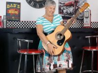 Old American lady Savana exposes her big butt in basement bar - Photo #16