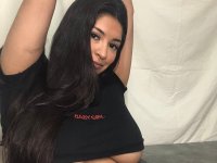 Amateur solo model flaunting her big ass while showing her huge breasts - Photo #1