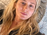 Sexy blonde amateur Junie shows her natural tits and her big booty - Photo #14