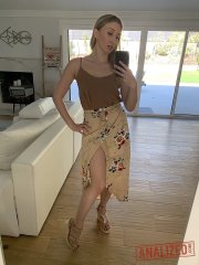Sexy amateur Riley Reyes shows off her big booty and her natural tits