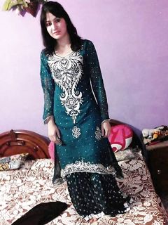 india girl farhana leaked pic 1200+ pic collection