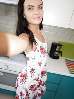 Beauty from the office gets her selfies leaked