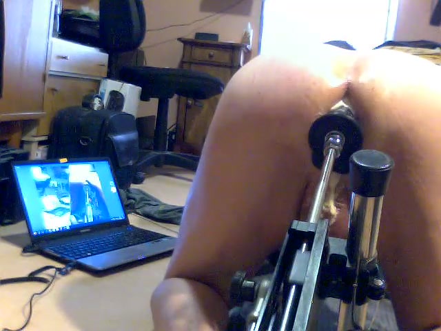 My butt loves huge fucking machines and the webcam