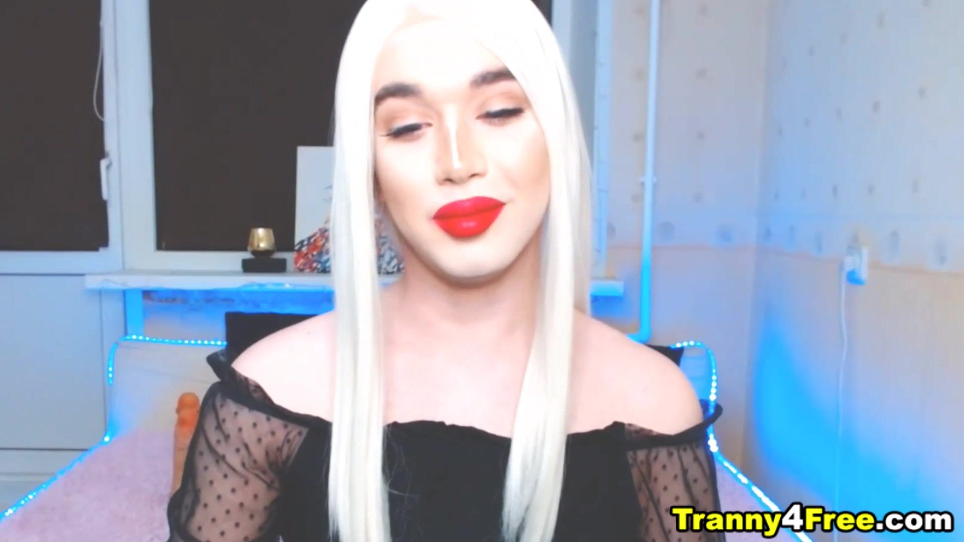 Awesome Shemale Masturbate On Cam