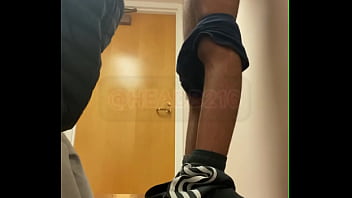 DL GUY SUCKED IN COLLEGE BATHROOM