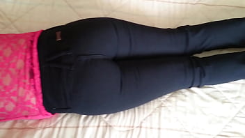 Compilación - Bella madrastra se exhibe en lencería erótica y se le salen los pelos por las panties