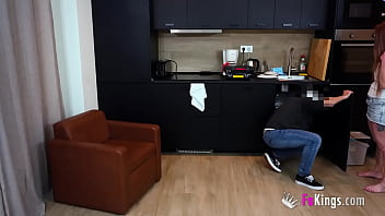 40 years old mature Mery Ledy XXX seduces her own plumber at this HOMEMADE VIDEO!