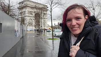 I join a fan who offers me a plan in an unused room in the metro in Paris