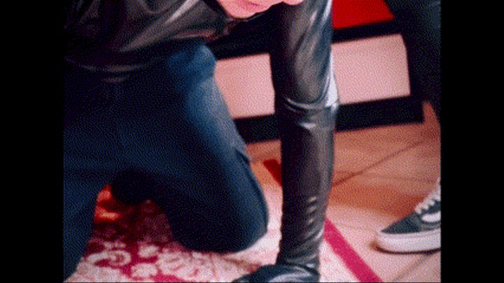 WHO'S A GOOD BOY? (Videocamera1)