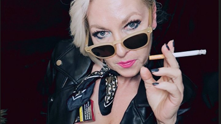 Smoker Mummy looks so hot and sexy in her leather jacket on bare skin*sun glasses*pink lip stick*cork*creamy white smoke*MILF*