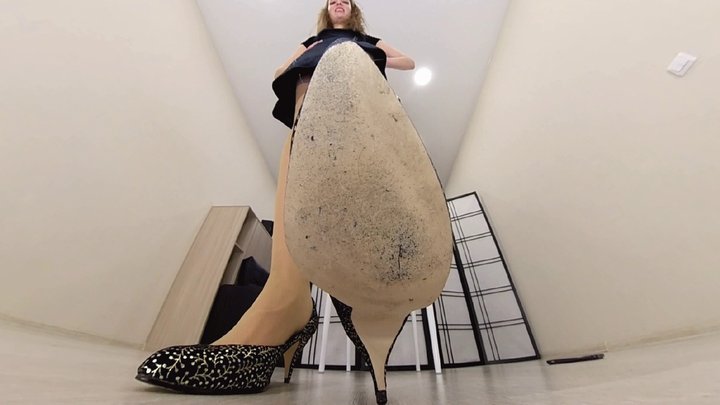 Milena - crushed under her pumps VR 360 Full HD