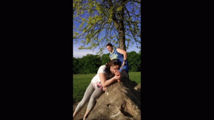 Pretty Slave and The Running Sweaty Master ((Schiava devota ai piedi (sudati) del Master podista - Mobile Version