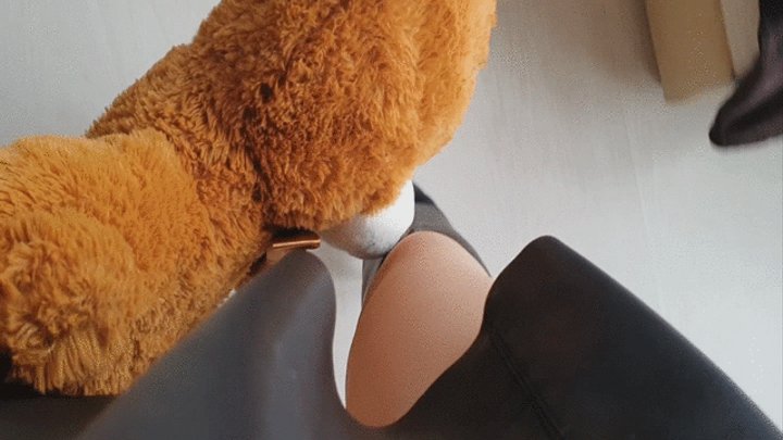 POV Seducing Teddy in Leather Guess Boots WMV