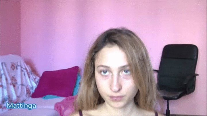 I play with my belly button [FRIDA]-
