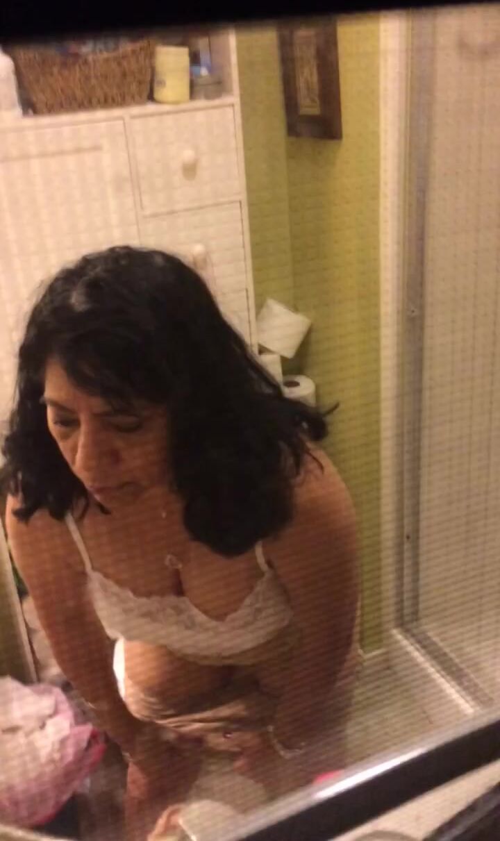 Latina amateur girlfriend preparing for the night