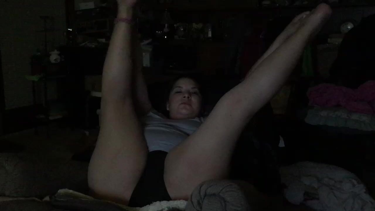 Spread girlfriend legs