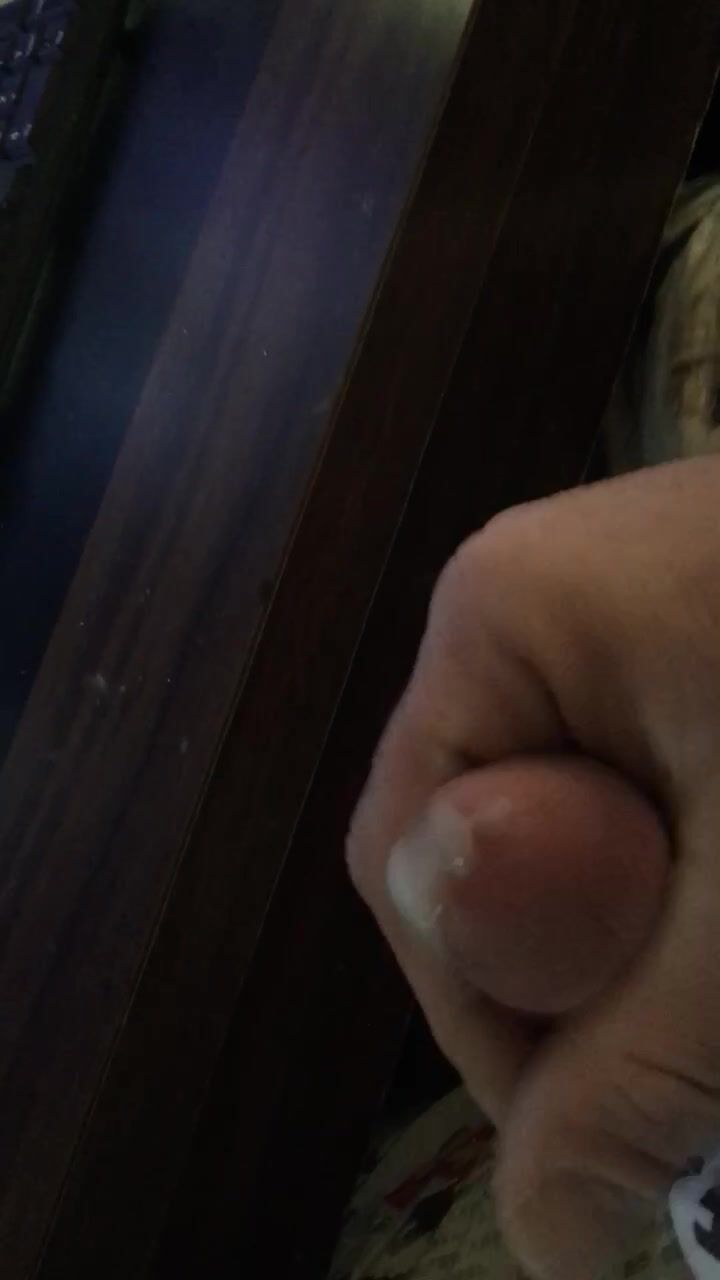Me jacking off on my girlfriend